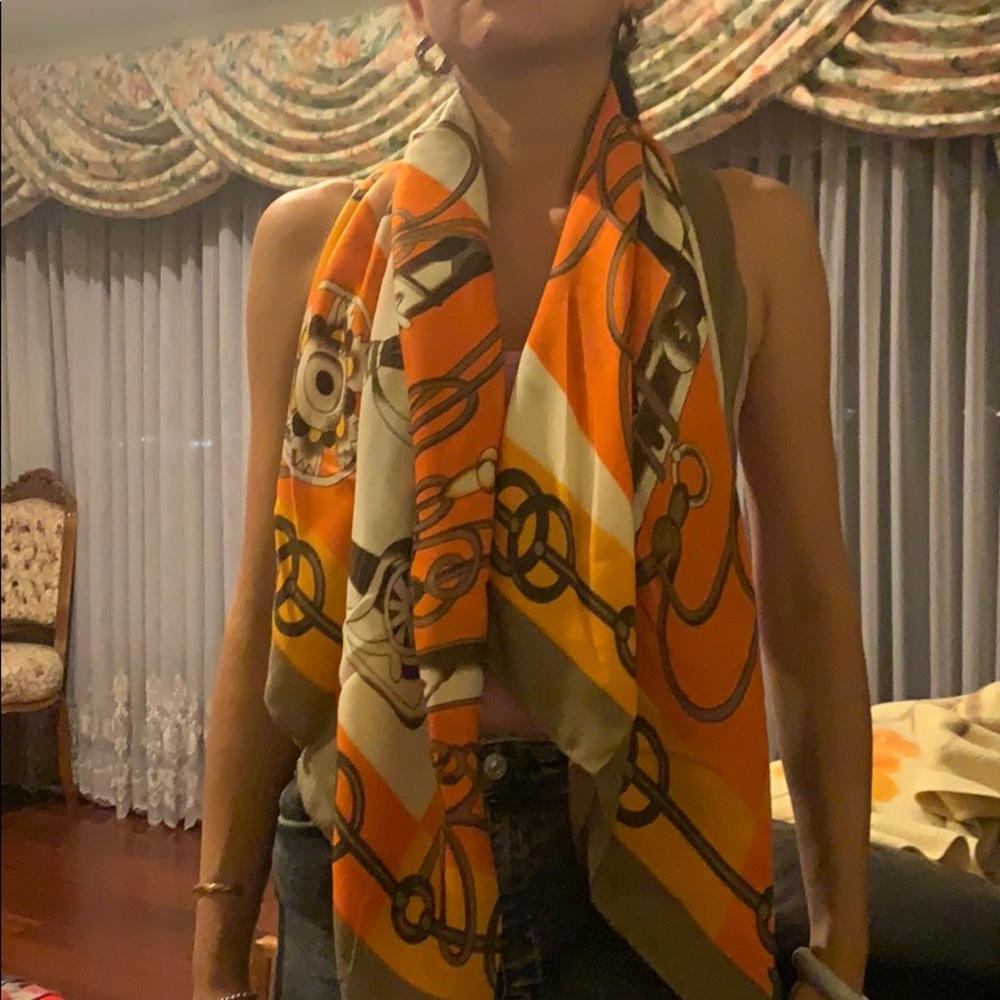 Big square scarf